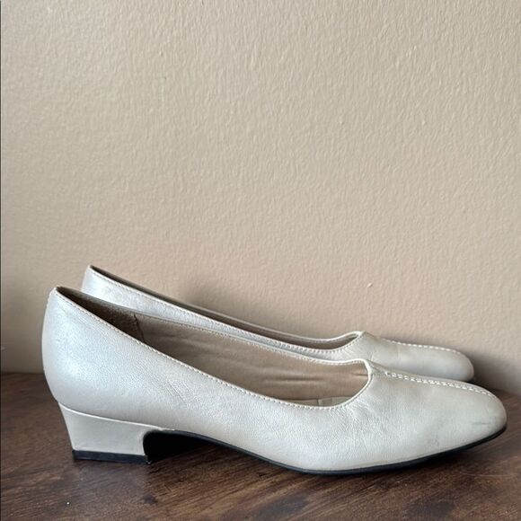 Trotters Elegant Cream heels size 7.5 N - Picture 1 of 11